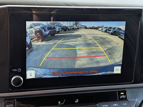 Used 2025 Toyota Camry SE image 18