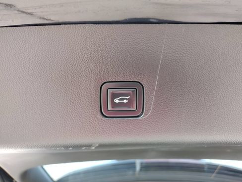 Used 2021 Chevrolet Traverse RS AWD/4WD image 19
