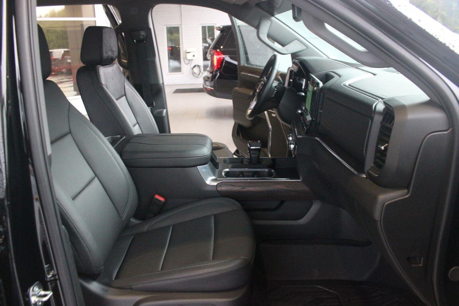 Used 2026 GMC Sierra 1500 SLT w/ SLT Premium Package RWD image 28