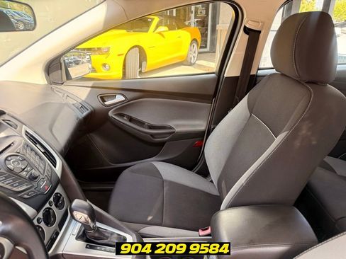Used 2013 Ford Focus SE FWD image 22