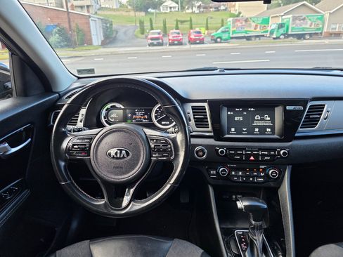 Used 2017 Kia Niro EX image 19