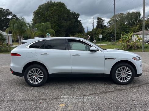 Used 2017 Jaguar F-PACE Prestige image 3
