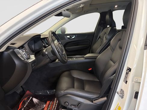 Used 2020 Volvo XC60 T5 Momentum AWD/4WD image 12