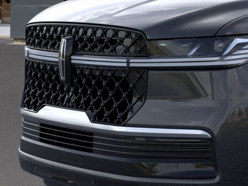 New 2026 Lincoln Navigator L Reserve AWD/4WD image 17