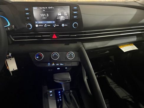 New 2026 Hyundai Elantra SE w/ Cargo Package FWD image 17