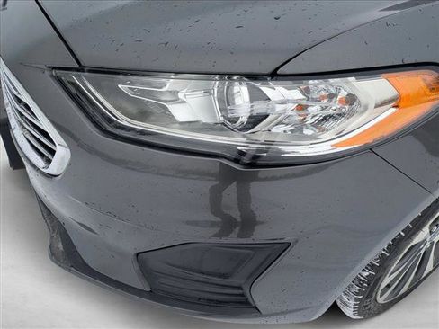 Used 2020 Ford Fusion SE image 9