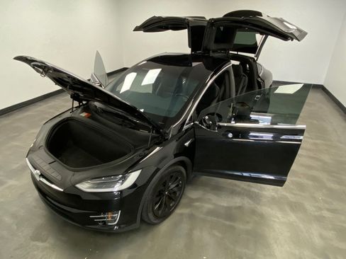 Used 2018 Tesla Model X 75D image 40