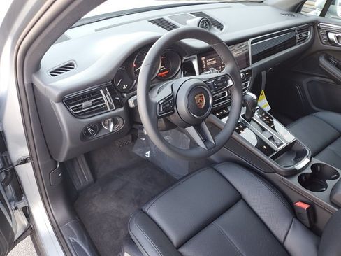 Used 2025 Porsche Macan AWD/4WD image 4