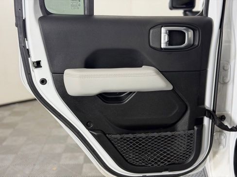 Certified 2021 Jeep Gladiator Overland image 34