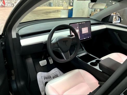 Used 2023 Tesla Model Y Performance image 16