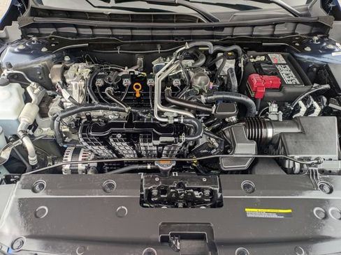 Used 2025 Nissan Altima 2.5 SV FWD image 12