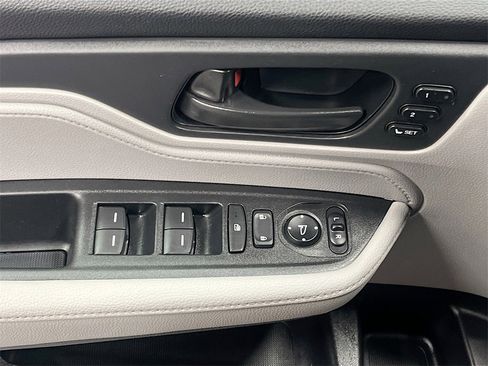 Used 2023 Honda Odyssey EX-L image 17