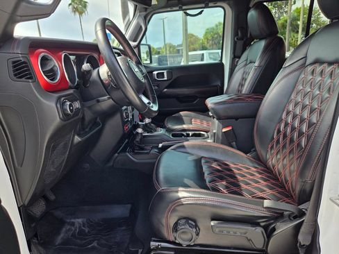 Used 2018 Jeep Wrangler Unlimited Rubicon AWD/4WD image 16