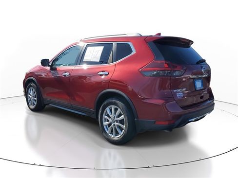 Used 2018 Nissan Rogue SV image 4