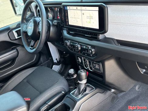 Used 2024 Jeep Wrangler Unlimited Sport AWD/4WD image 12