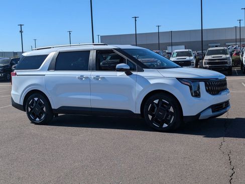 Used 2026 Kia Carnival EX image 8