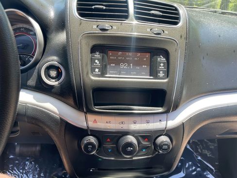 Used 2017 Dodge Journey SE w/ Flexible Seating Group image 38