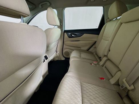 Used 2017 Nissan Rogue SV w/ SV Premium Package image 24