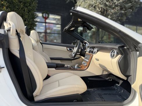 Used 2019 Mercedes-Benz SLC 300 image 30