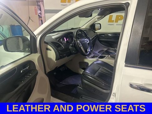 Used 2015 Chrysler Town & Country Limited Platinum image 2
