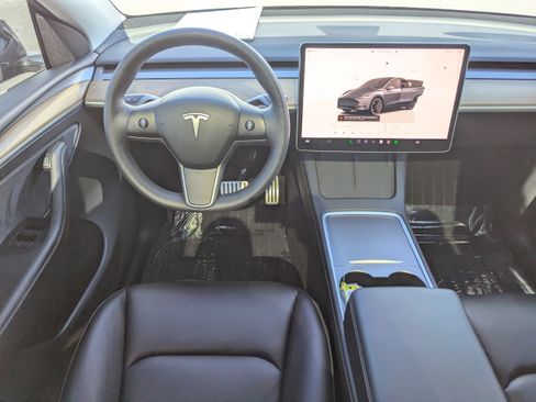 Used 2022 Tesla Model Y Performance image 13