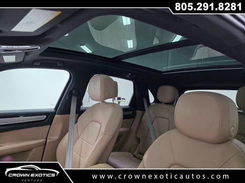Used 2022 Porsche Cayenne Platinum Edition AWD/4WD image 27