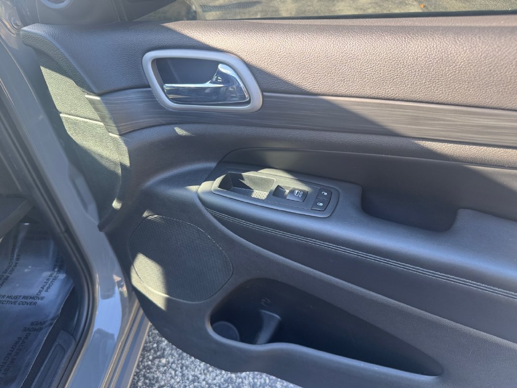 Used 2020 Jeep Grand Cherokee Altitude AWD/4WD image 17
