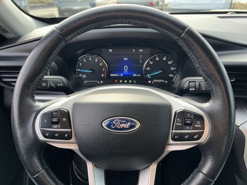 Used 2021 Ford Explorer XLT image 16