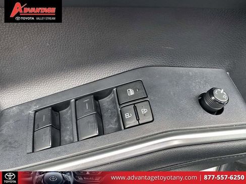 Used 2023 Toyota Highlander XLE image 21