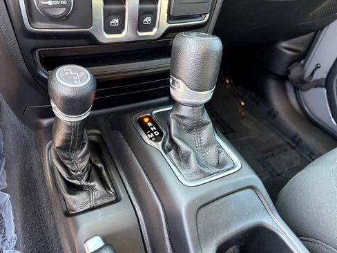 Used 2021 Jeep Wrangler Sport AWD/4WD image 21