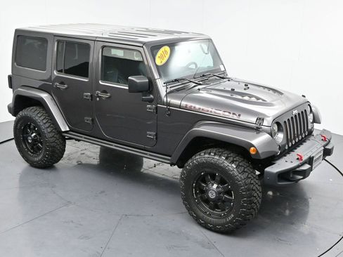Used 2016 Jeep Wrangler Unlimited Rubicon image 38