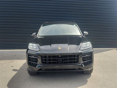Used 2025 Porsche Cayenne image 9