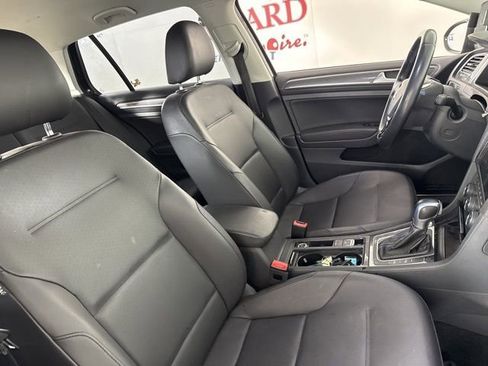 Used 2019 Volkswagen e-Golf SEL Premium image 16