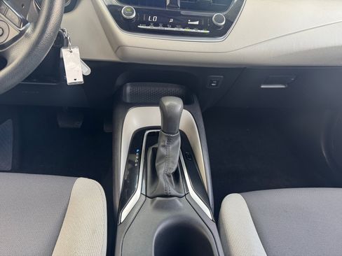 Used 2025 Toyota Corolla LE FWD image 20