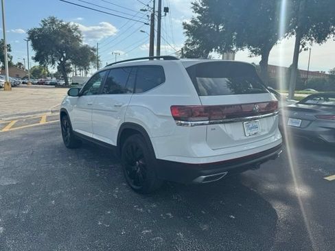 Used 2025 Volkswagen Atlas SE FWD image 3