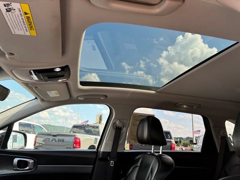 Used 2021 Kia Sorento S w/ Panoramic Sunroof Package FWD image 18