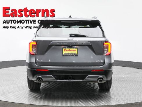 Used 2022 Ford Explorer XLT w/ Equipment Group 202A image 6