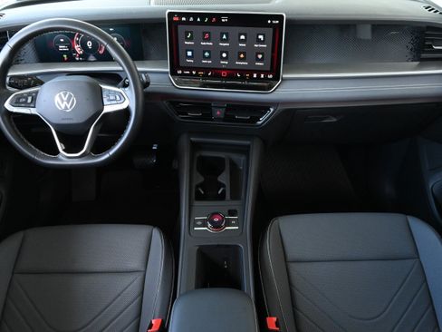 Used 2025 Volkswagen Tiguan SE FWD image 15