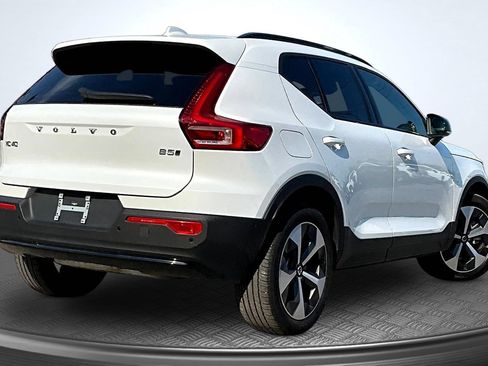 Used 2026 Volvo XC40 B5 Plus AWD/4WD image 7