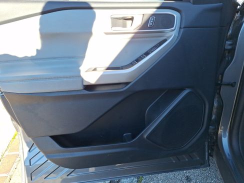 Used 2023 Ford Explorer XLT w/ Equipment Group 202A image 9