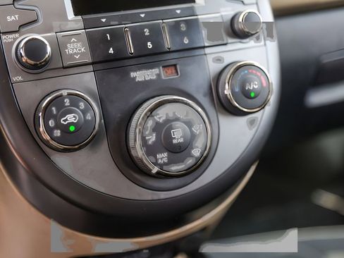 Used 2011 Kia Soul ! image 20
