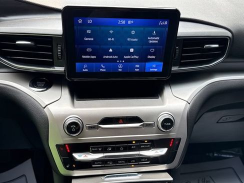 Used 2022 Ford Explorer XLT w/ Equipment Group 202A AWD/4WD image 40
