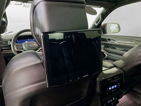 Used 2022 Jeep Wagoneer Series III w/ Premium Group I image 28