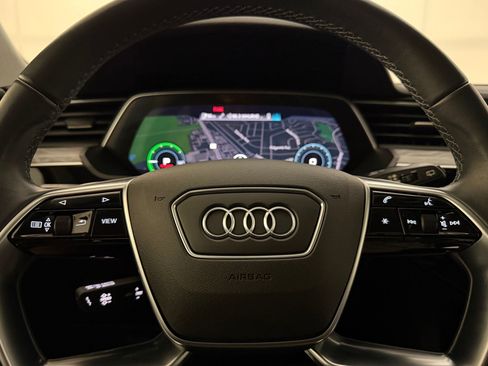 Used 2022 Audi e-tron Premium Plus w/ Premium Plus Package AWD/4WD image 11