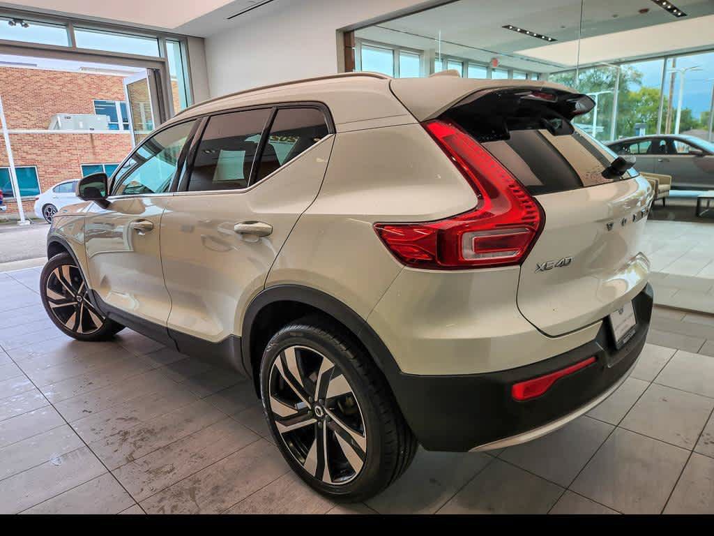 Used 2023 Volvo XC40 B5 Ultimate w/ Protection Package Premier AWD/4WD image 8