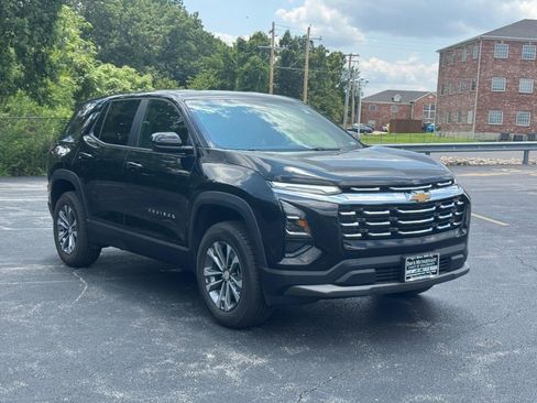 Used 2026 Chevrolet Equinox LT AWD/4WD image 2