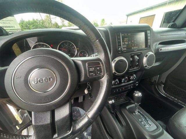 Used 2014 Jeep Wrangler Unlimited Rubicon w/ Connectivity Group AWD/4WD image 25