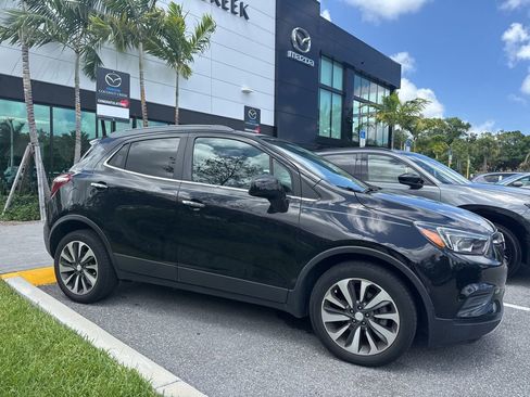 Used 2021 Buick Encore Preferred w/ Safety Package II FWD image 3