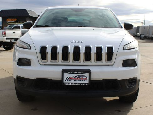 Used 2017 Jeep Cherokee Sport w/ Cold Weather Group image 8