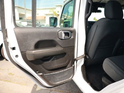 Used 2025 Jeep Wrangler Unlimited Sahara w/ Safety Group AWD/4WD image 36